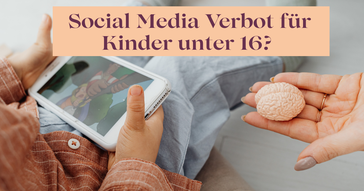 Kind am Ipad und ein Gehirn in der Hand der Mutter